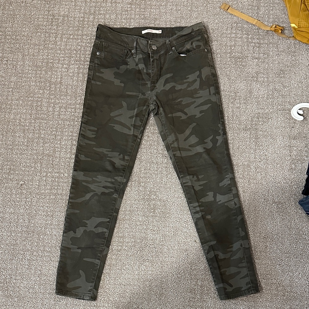Levi's Camouflage Skinny Pants size 28